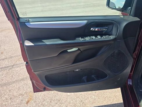 Used 2017 Dodge Grand Caravan GT FWD image 9