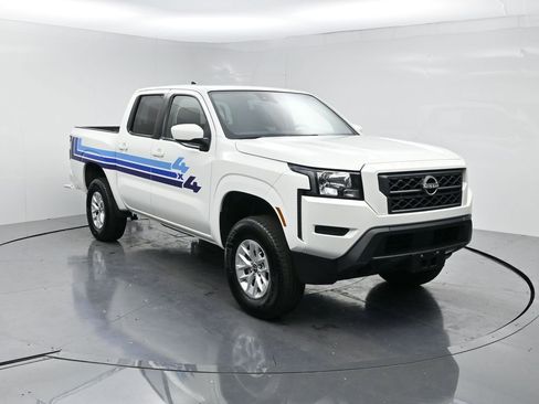 Used 2024 Nissan Frontier SV AWD/4WD image 2