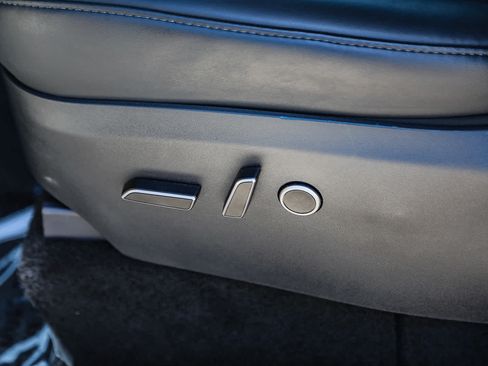 Used 2023 Tesla Model Y Long Range AWD/4WD image 18