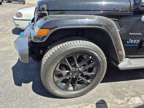 Used 2023 Jeep Wrangler Unlimited Sahara w/ Cold Weather Group image 24