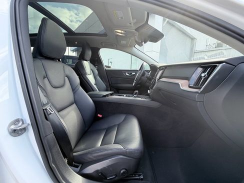 Used 2025 Volvo V60 B5 Cross Country Plus image 21