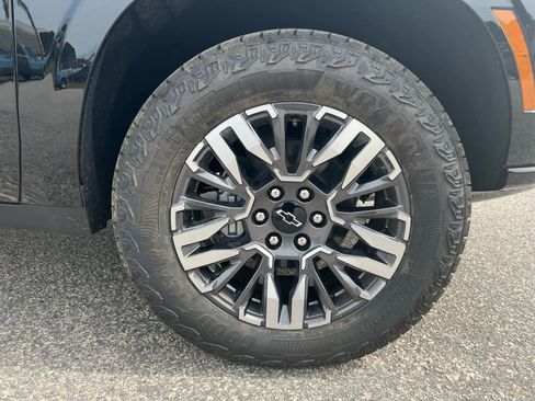 New 2026 Chevrolet Suburban Z71 image 34