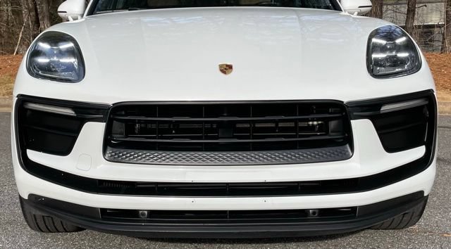 Used 2022 Porsche Macan AWD/4WD image 11