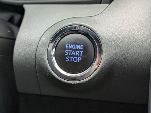 Used 2022 Toyota Avalon Limited image 17