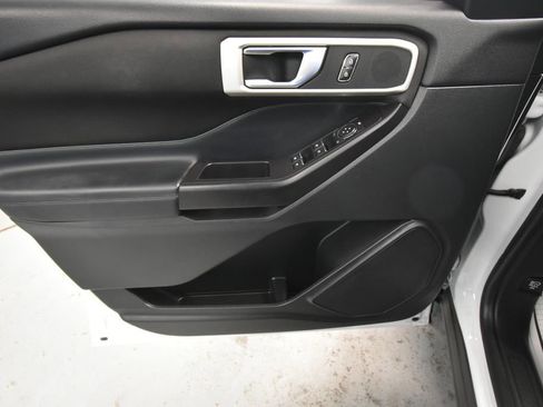 Used 2020 Ford Explorer XLT image 5
