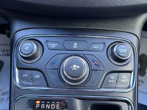 Used 2015 Chrysler 200 S image 24