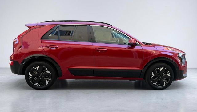 Used 2023 Kia Niro Wind w/ Wind Preserve Package FWD image 8