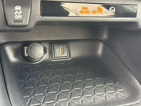 Used 2023 Toyota RAV4 XLE AWD/4WD image 31