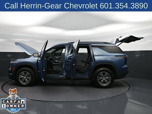Used 2025 Chevrolet Traverse LT FWD image 46