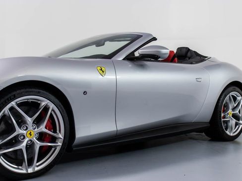 Certified 2025 Ferrari Roma Spider RWD image 31