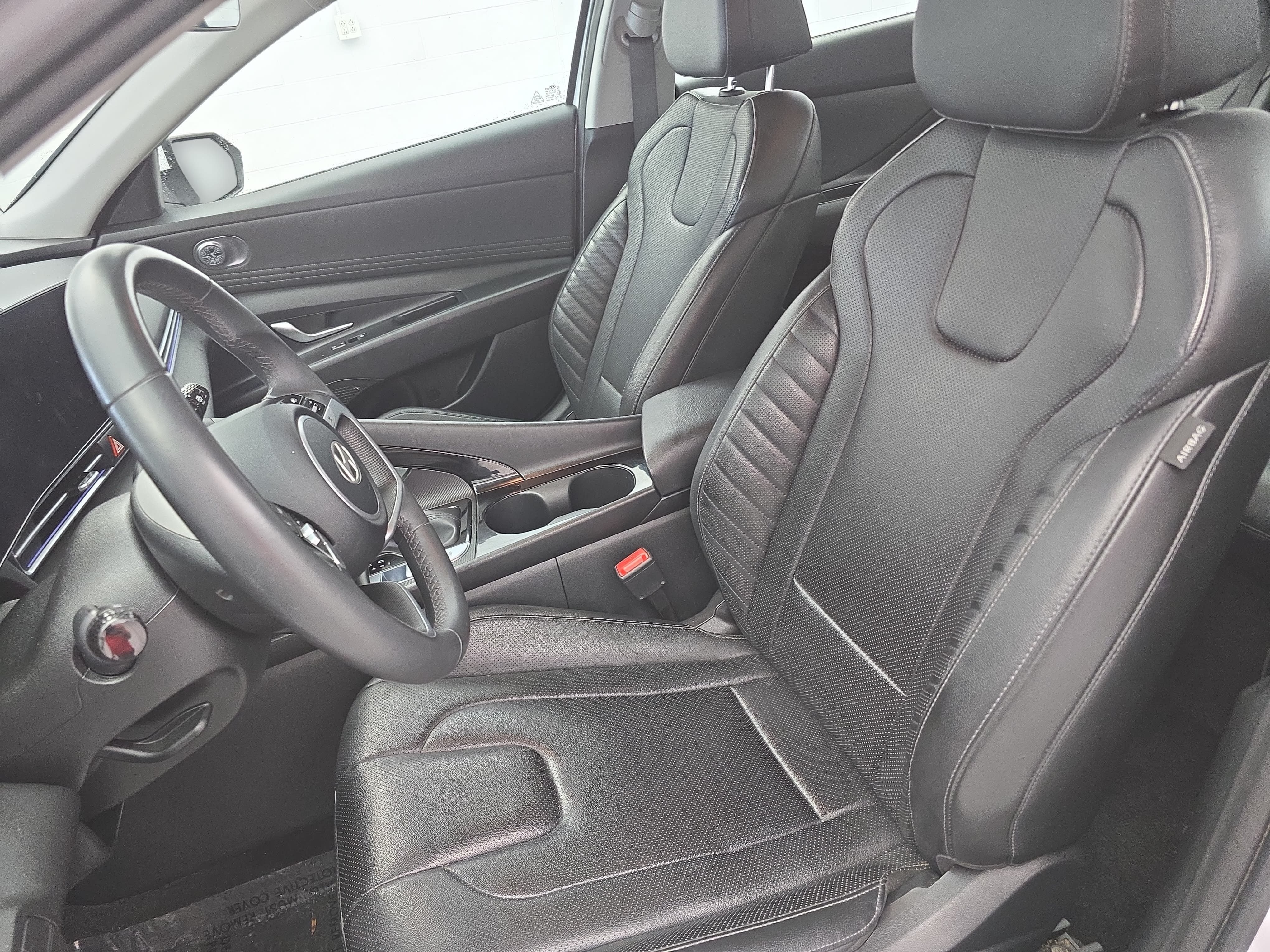 Used 2025 Hyundai Elantra Limited FWD image 14