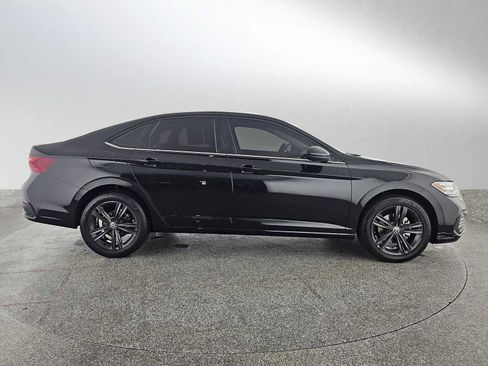 Used 2022 Volkswagen Jetta SE image 2