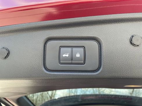 Certified 2025 Nissan Pathfinder SL image 17