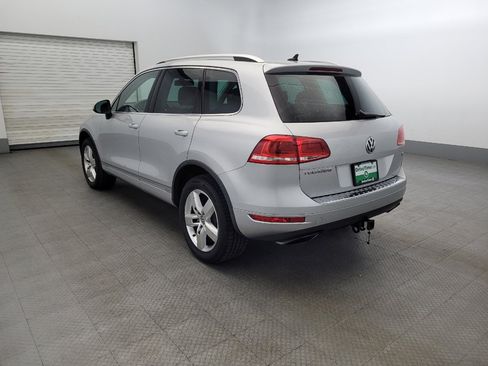 Used 2014 Volkswagen Touareg Lux image 5