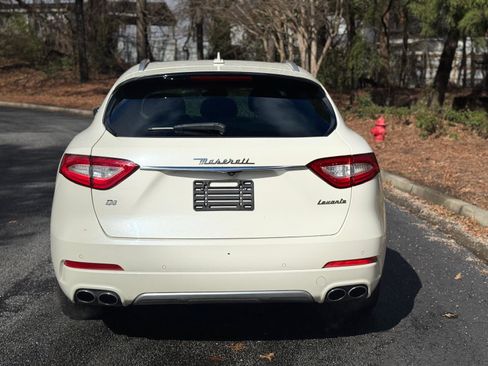 Used 2018 Maserati Levante GranLusso image 17