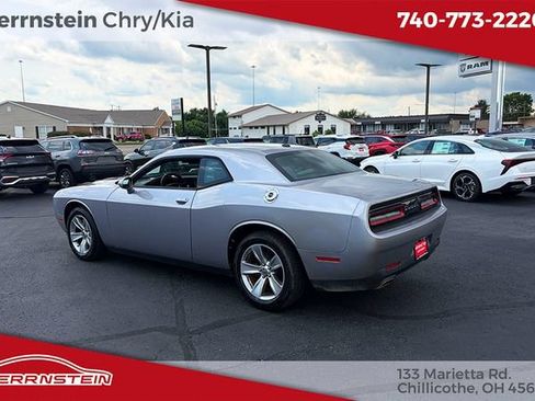 Used 2016 Dodge Challenger SXT RWD image 5
