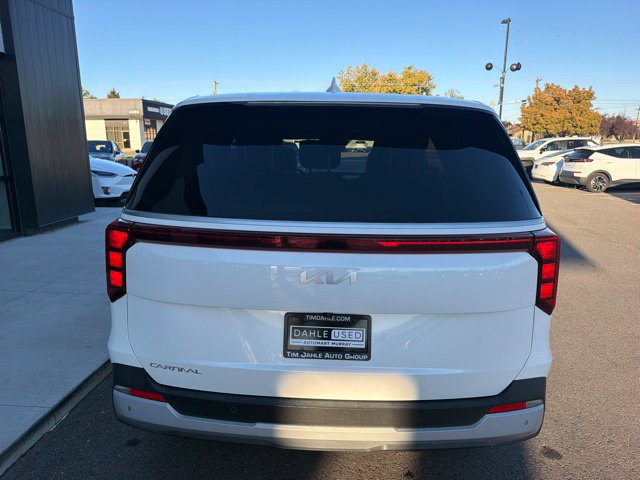 Used 2025 Kia Carnival FWD image 7