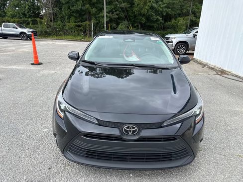Used 2025 Toyota Corolla LE FWD image 3