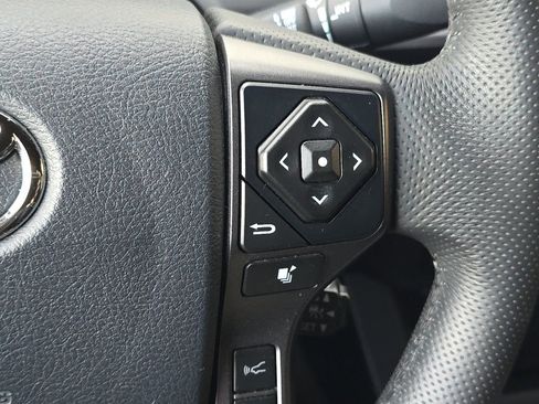 Used 2018 Toyota Tacoma TRD Sport w/ Technology Package image 27