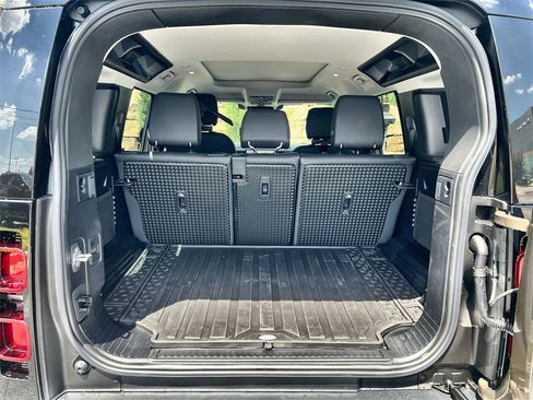 Used 2025 Land Rover Defender 110 S image 18