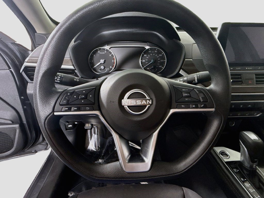 Used 2023 Nissan Altima 2.5 SV FWD image 12