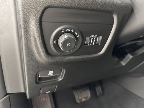 Used 2025 Jeep Grand Cherokee L Limited image 21