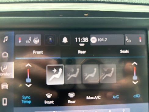 Used 2023 Chrysler Voyager LX image 19