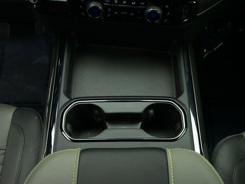 Used 2024 Chevrolet Silverado 2500 ZR2 w/ Technology Package image 38