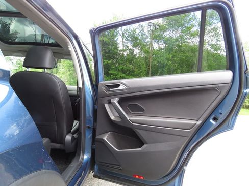 Used 2020 Volkswagen Tiguan SEL AWD/4WD image 15