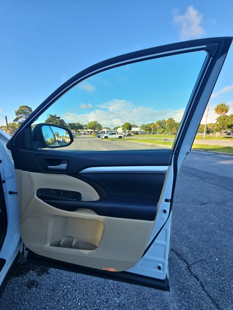 Used 2017 Toyota Highlander XLE FWD image 23