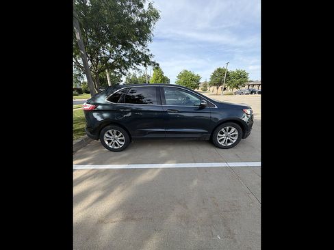 Used 2022 Ford Edge Titanium AWD/4WD image 2
