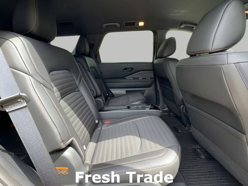Used 2025 Nissan Pathfinder Rock Creek AWD/4WD image 9