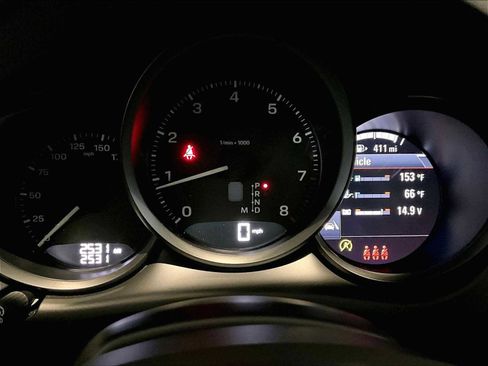 Used 2025 Porsche Macan image 21