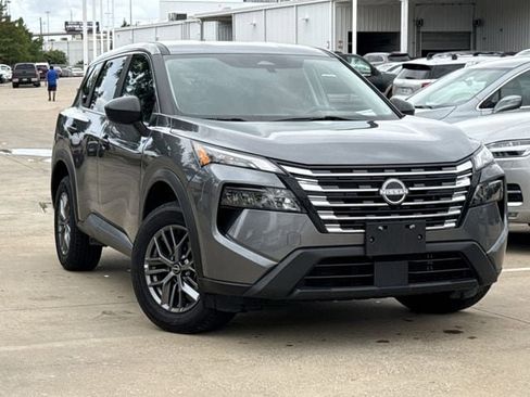 Used 2024 Nissan Rogue S AWD/4WD image 2