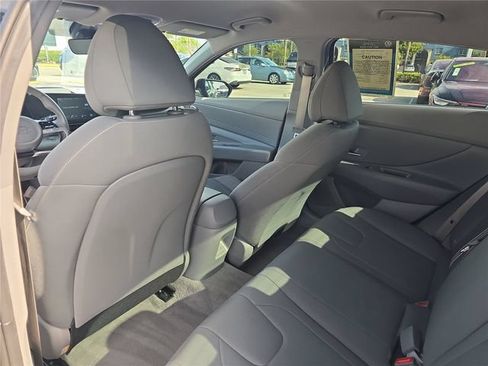 Used 2025 Hyundai Elantra Sport FWD image 10
