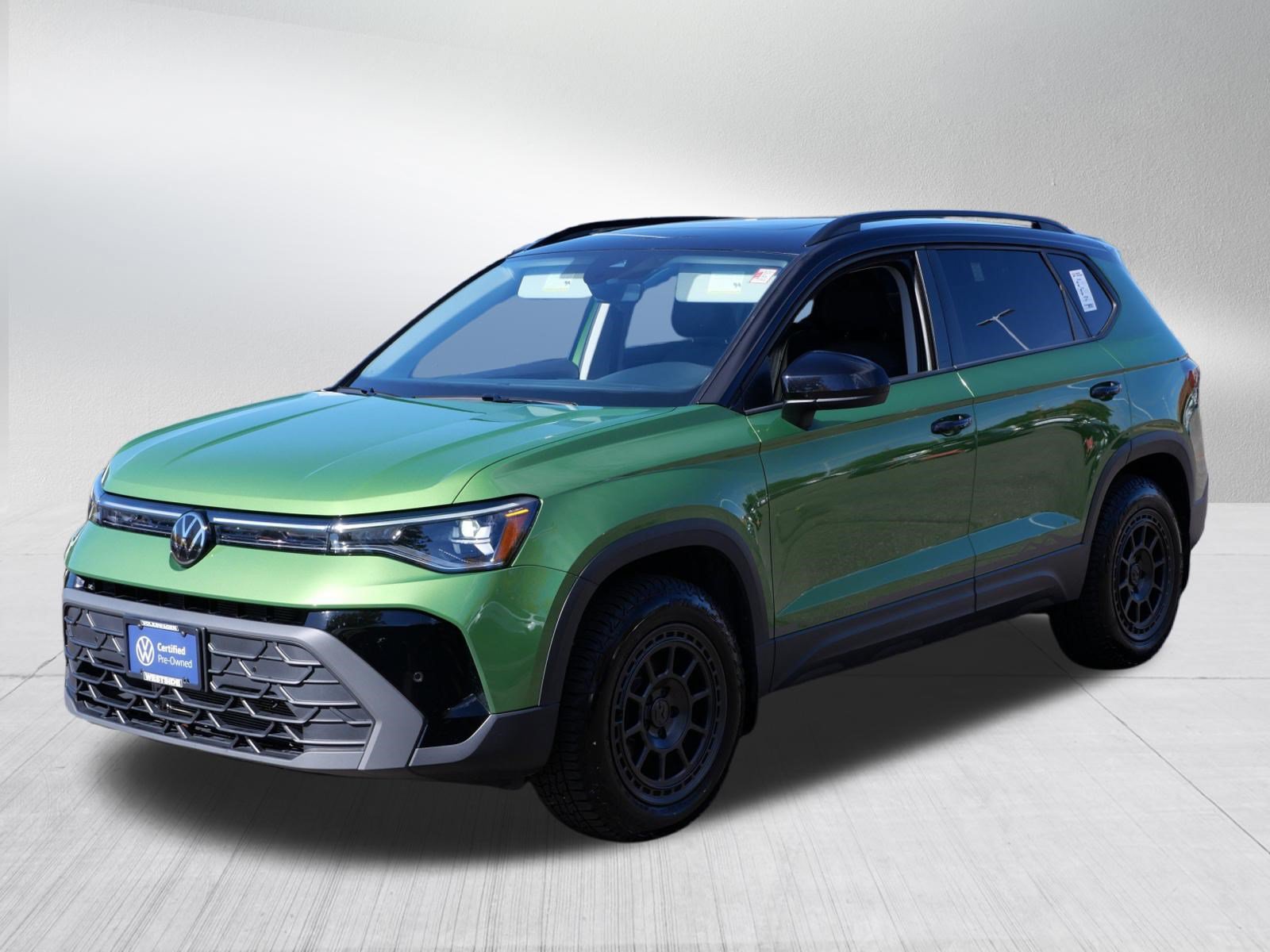 Certified 2025 Volkswagen Taos SE AWD/4WD image 3
