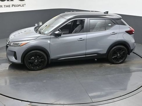 Used 2023 Nissan Kicks SR w/ SR Premium Package FWD image 58