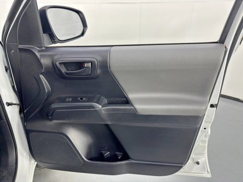 Used 2020 Toyota Tacoma SR w/ SR Convenience Package image 36