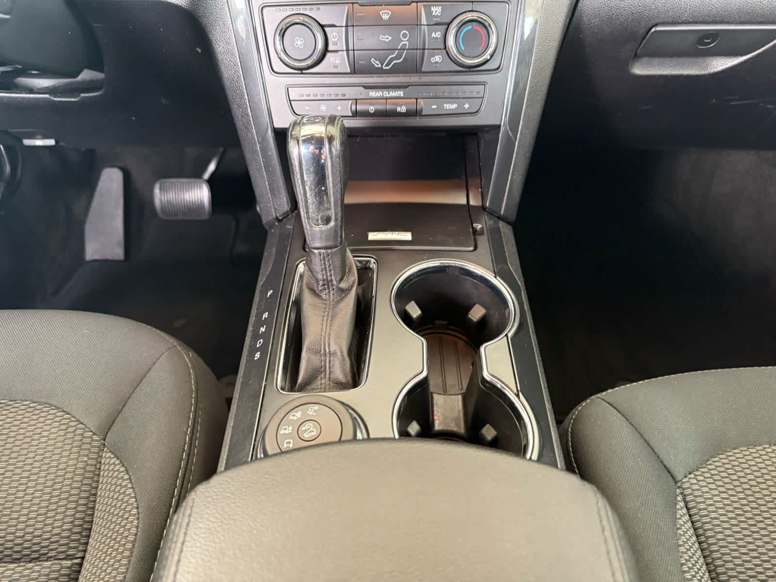 Used 2017 Ford Explorer XLT AWD/4WD image 12