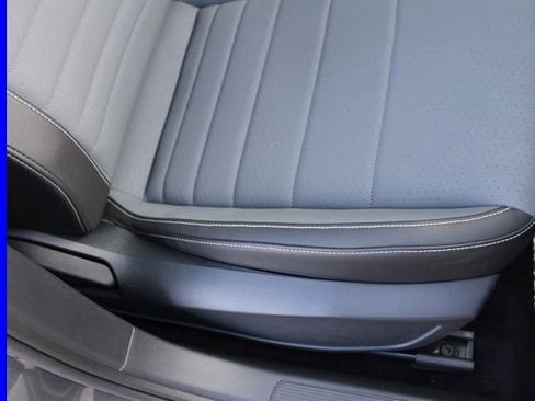 Used 2025 Volkswagen Jetta SE w/ Sunroof Package image 18