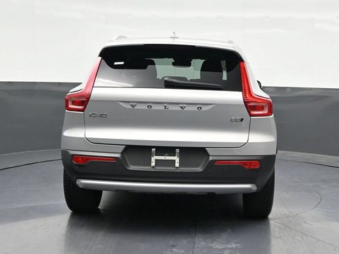 Used 2023 Volvo XC40 B5 Plus AWD/4WD image 5