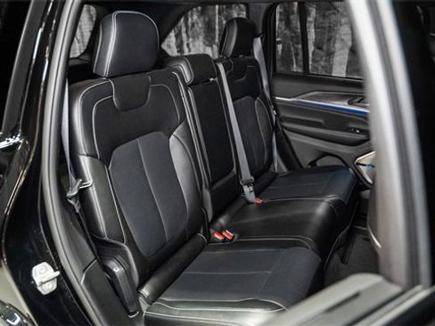 Used 2023 Jeep Grand Cherokee Overland w/ Luxury Tech Group IV image 13