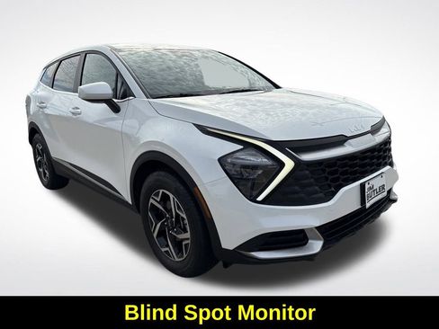 Used 2023 Kia Sportage LX image 11