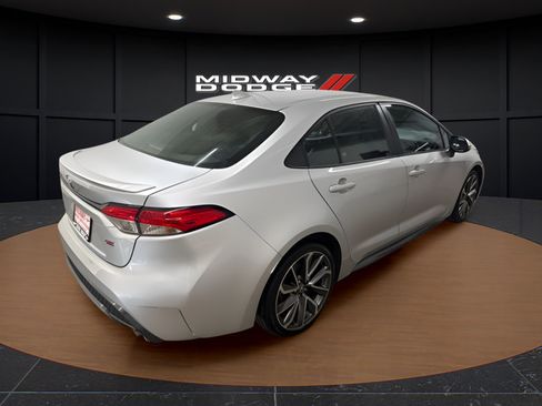 Used 2021 Toyota Corolla SE FWD image 4