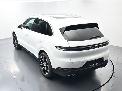 Certified 2026 Porsche Cayenne AWD/4WD image 34