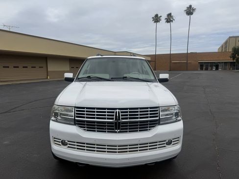 Used 2014 Lincoln Navigator 4WD image 2
