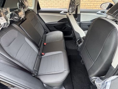 New 2026 Volkswagen Taos SE image 23