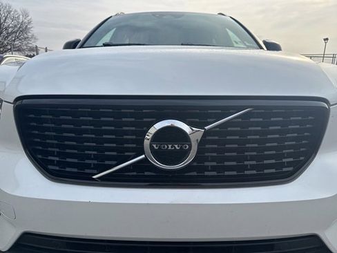 Used 2020 Volvo XC40 T5 R-Design image 19