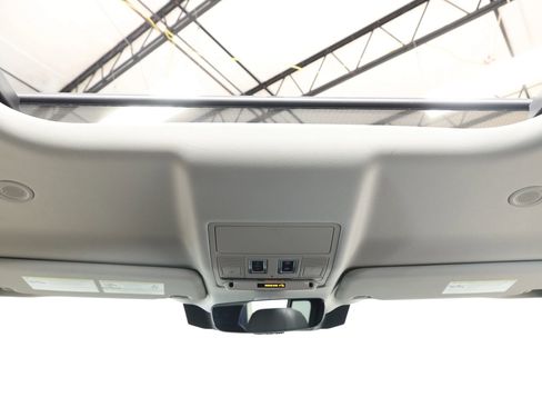 Used 2022 Land Rover Defender 110 SE image 37