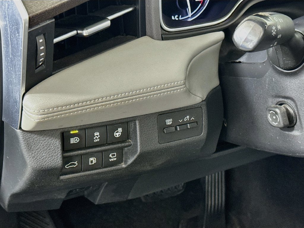 Used 2020 Toyota Avalon Limited w/ Advanced Safety Package FWD image 10